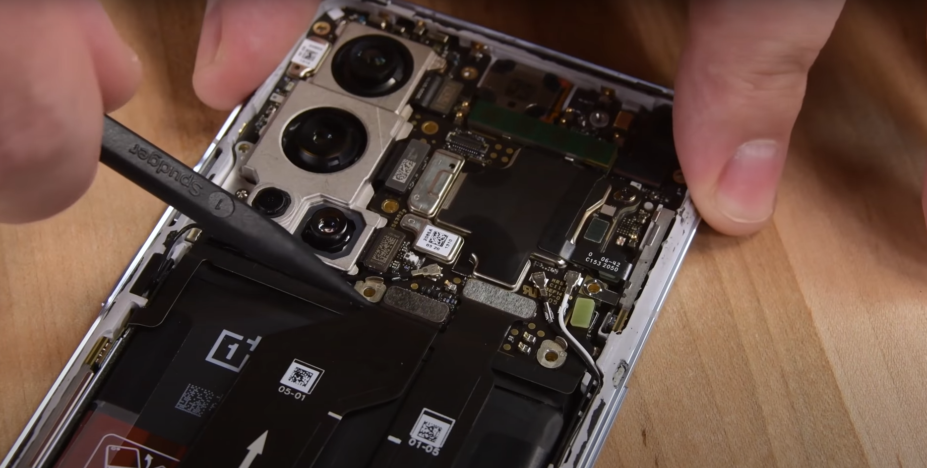 Ремонтопригодность OnePlus 9 Pro не на высоте - всего 4 балла от iFixit