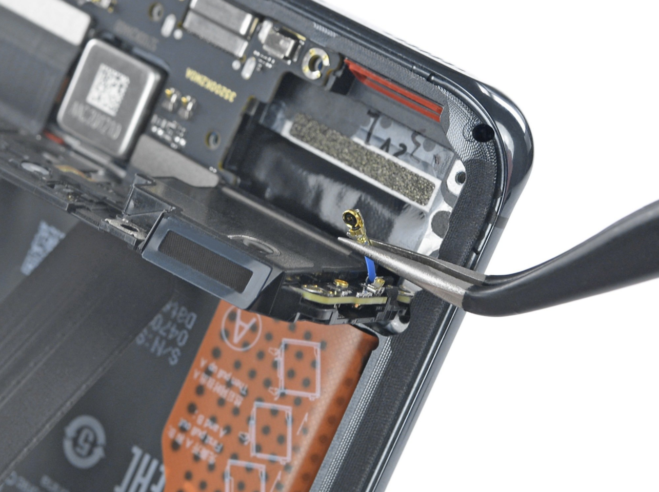 Берегите свой смартфон Xiaomi Mi 11 - эксперты из iFixit оценили возможности его ремонта